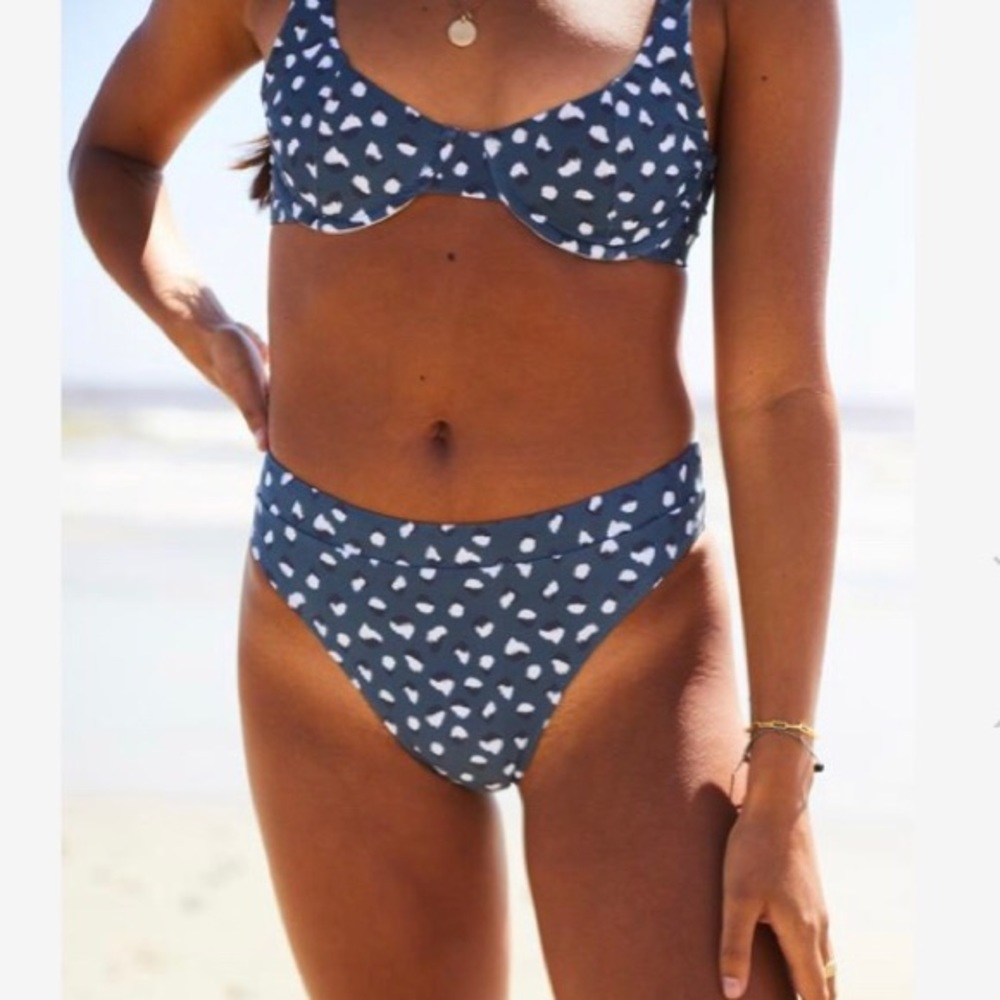 Bikini (never opened)